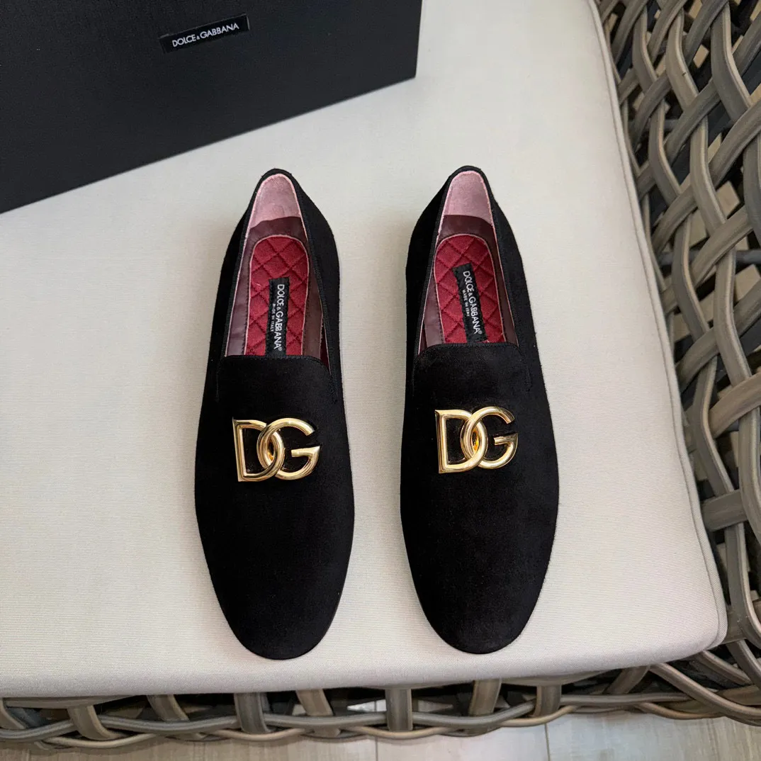 💰¥960 D&G cowhide moccasin loafers for men｜Embellished with DG hardware nameplate｜Made of imported calfskin｜Retro and shiny texture complement each other｜Release charming tones to outline a confident posture｜Imported calfskin + cowhide lining + Italian leather outsole Size: 39-44 (38.45 custom-made)